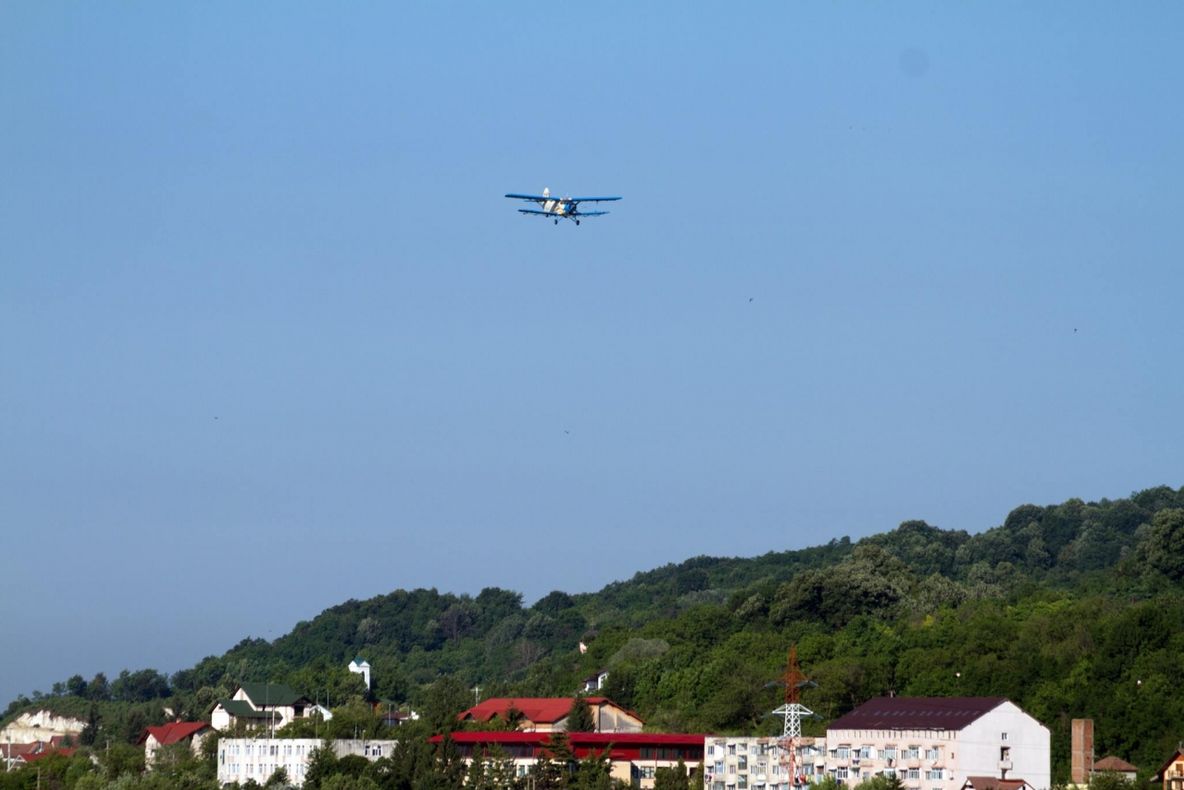 Începe dezinsecţia avio-chimică şi la sol. Avertisment pentru apicultori şi sericicultori !