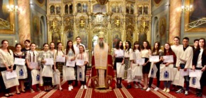 Premii pentru elevii vâlceni care s- au remarcat la concursuri naționale