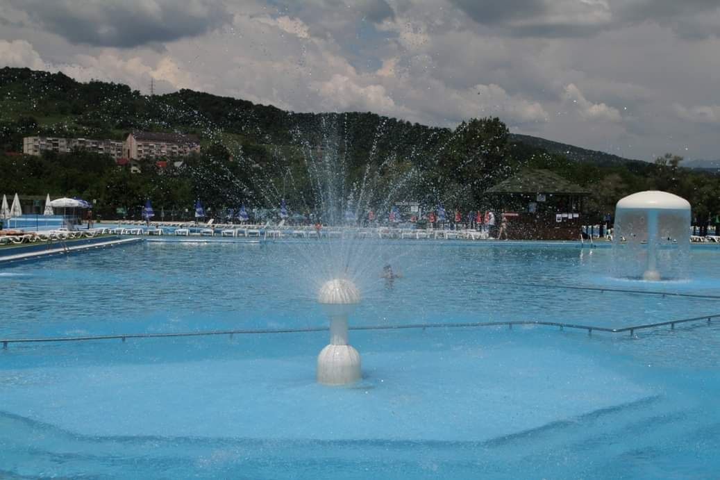 Primarul Râmnicului a dat startul noului sezon estival la baza din Ostroveni