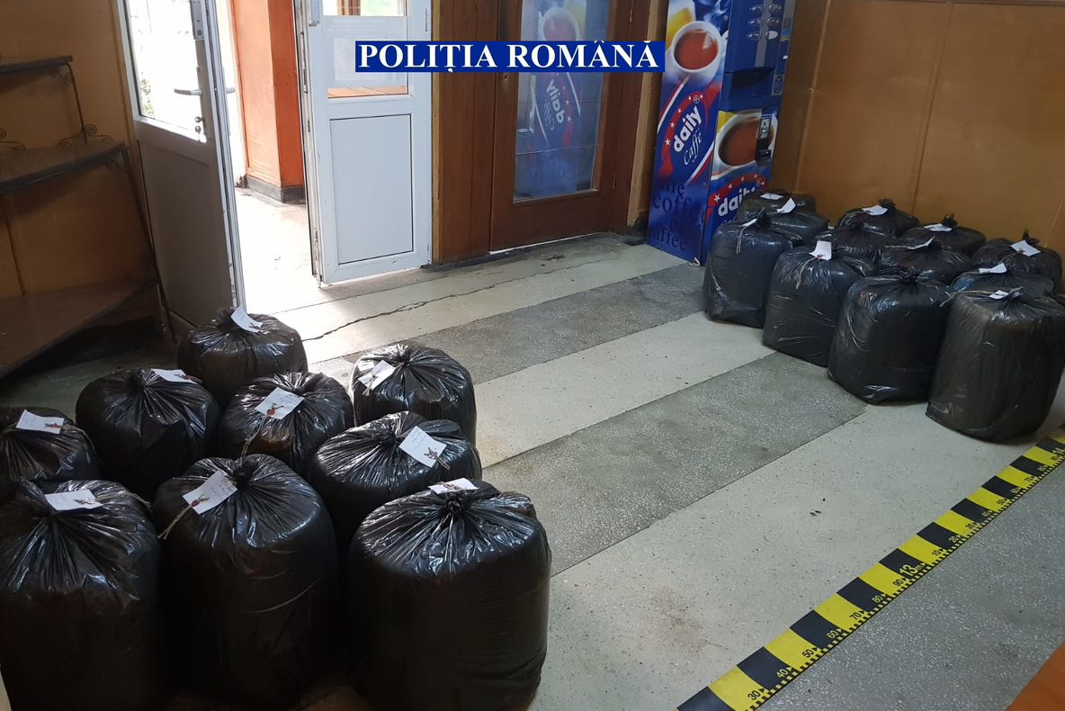 Transport ilegal de produse petroliere la Alunu, depistat de polițiștii vâlceni