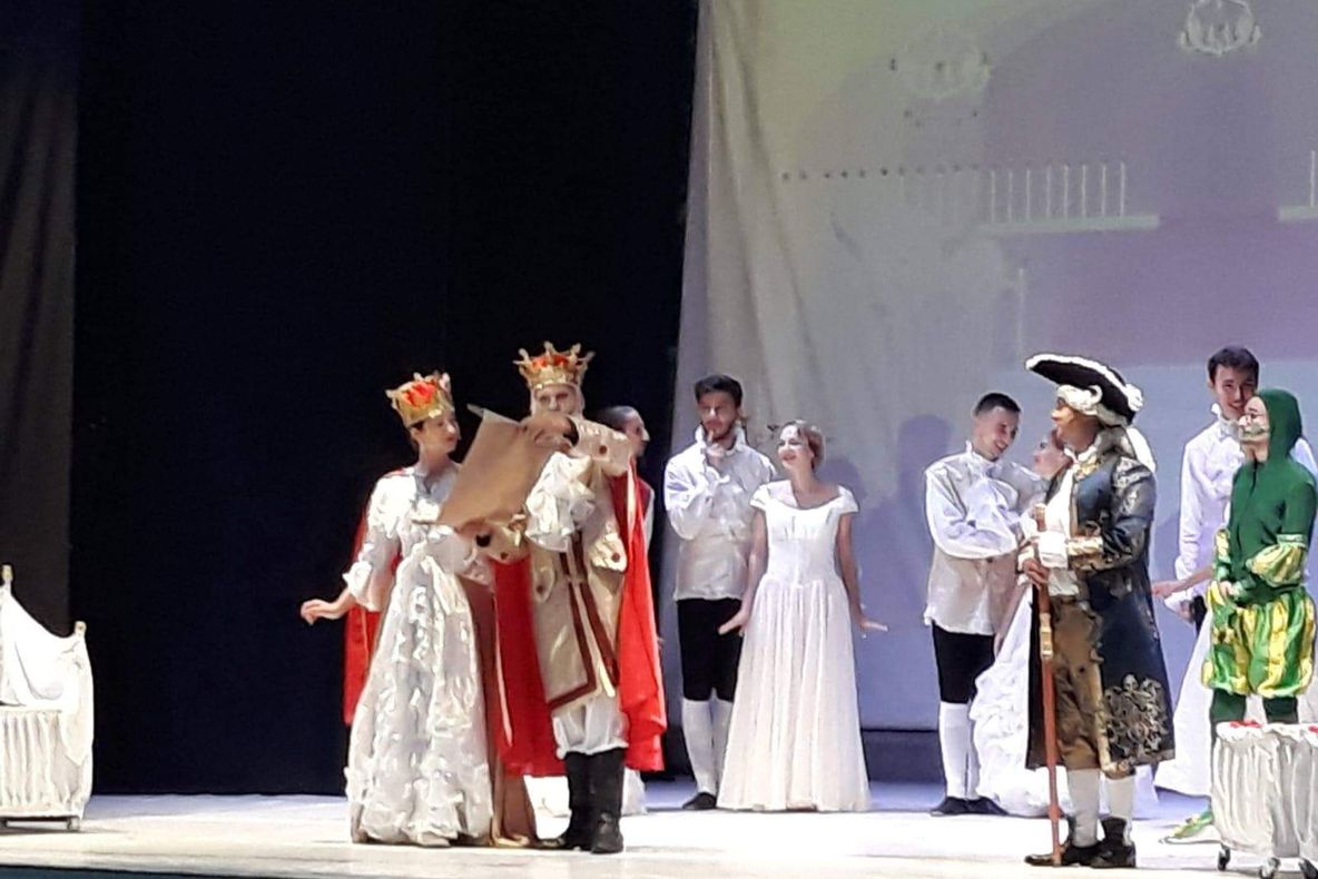 Seri de poveste și personaje Disney întruchipate de actori profesioniști în centrul Râmnicului. Intrarea este liberă