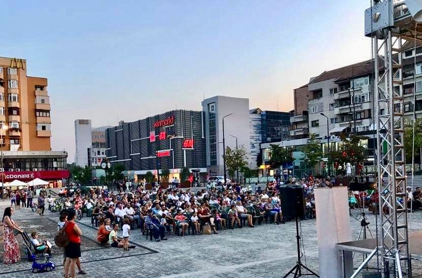 Vâlcenii au răspuns din nou invitației Teatrului “Ariel" și Primăriei Râmnicului