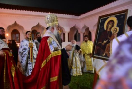 Rugăciune în noapte la icoana Maicii Domnului „Grabnic- Ascultătoarea” de la Mănăstirea Suiești