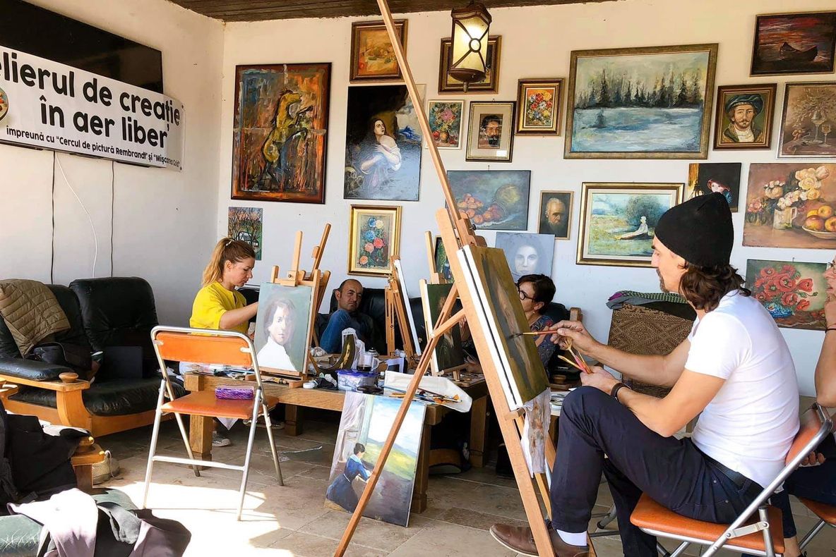 Rembrandt al României pictează în aceste zile în Drăgășani