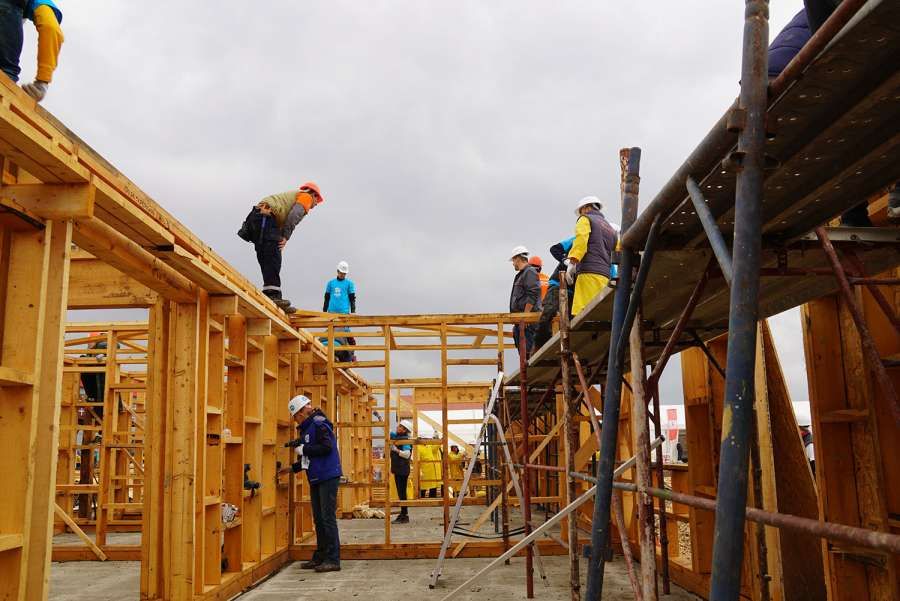 Habitat for Humanity construieste 10 case pentru familiile defavorizate din Vaideeni