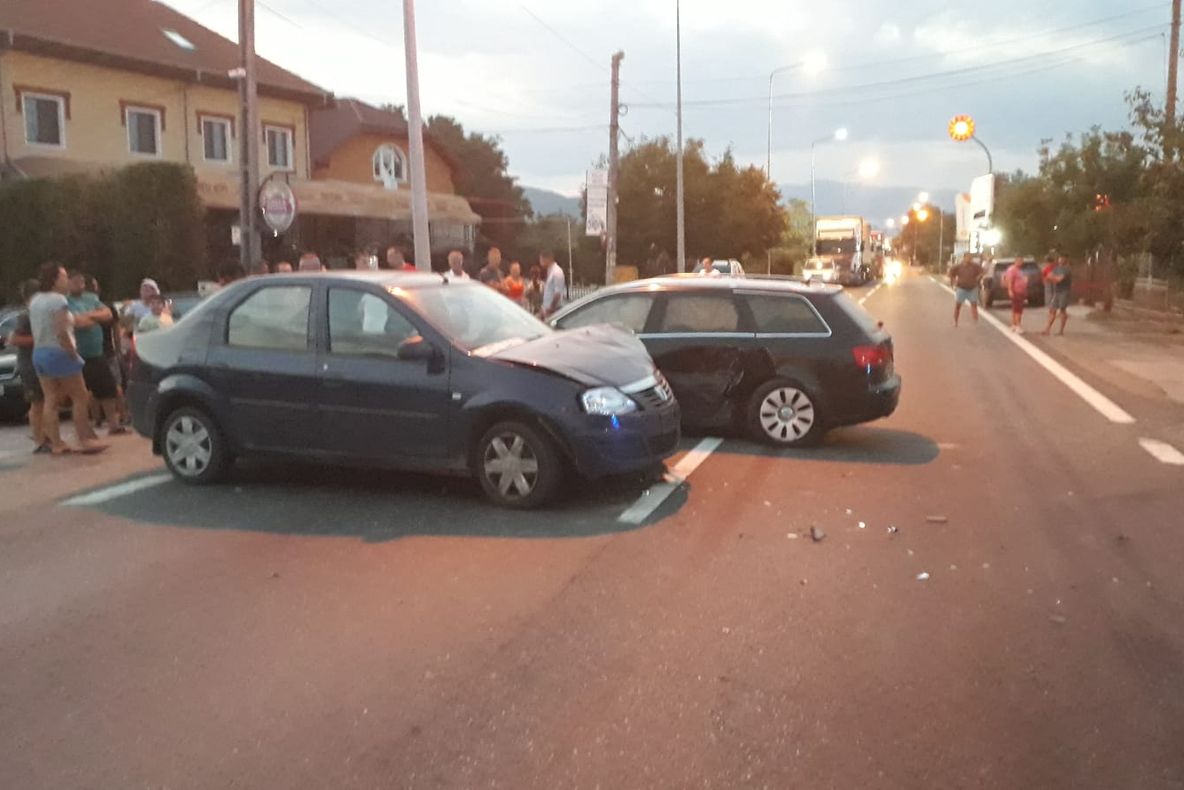 Accident rutier cu doua autoturisme implicate la Goranu, pe DN7 !