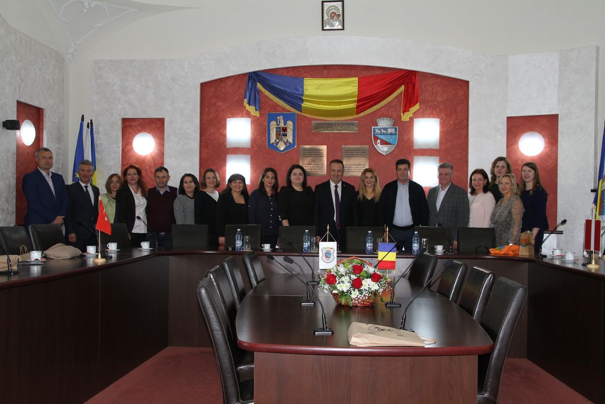 Profesori din Turcia şi Letonia, în vizită la Primăria municipiului