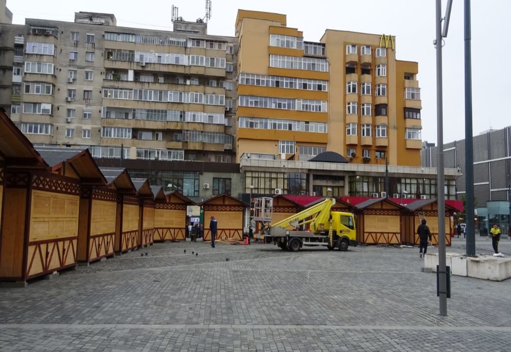 Pregătiri pentru Bradul de Crăciun la Rm. Vâlcea !