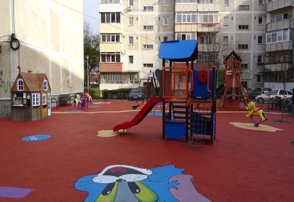 Încă un loc de joacă modernizat inaugurat în cartierul Nord