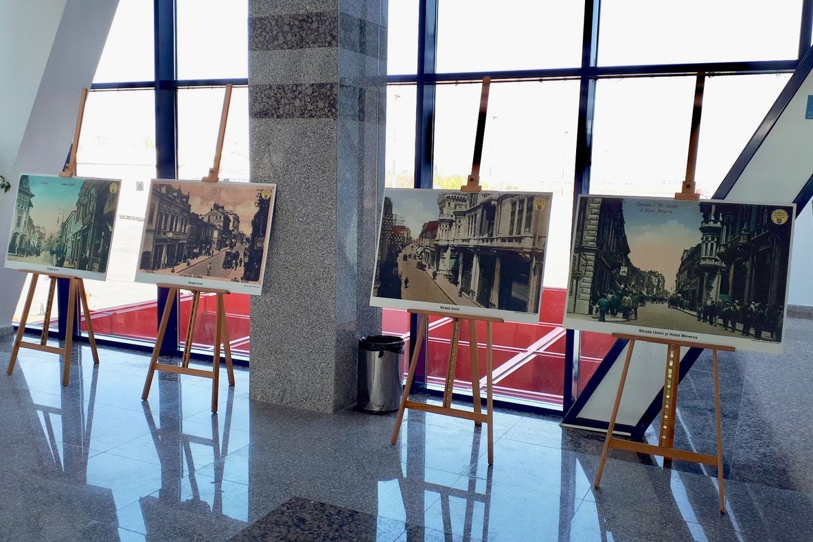 Expoziție de fotografie în aeroport