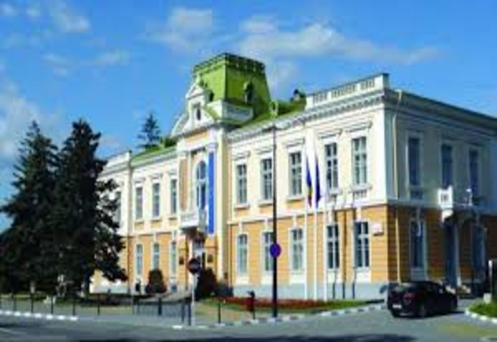 Jardiniere distruse in plina noapte in Ramnic !