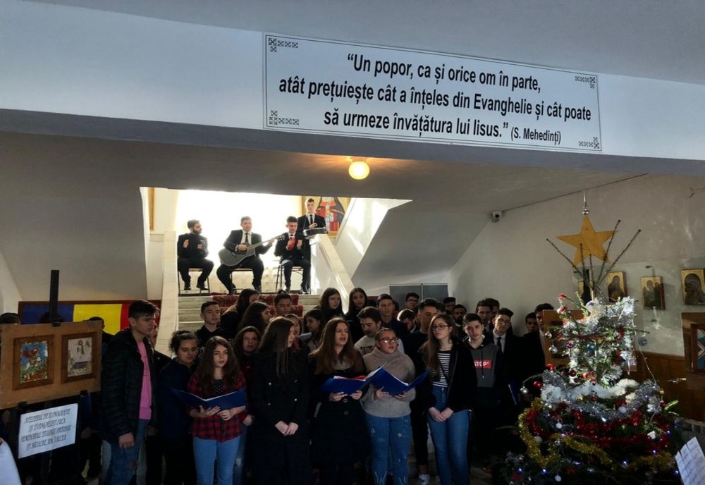 Tradiții de Crăciun la Seminarul Teologic Ortodox „Sfântul Nicolae” din Râmnicu Vâlcea