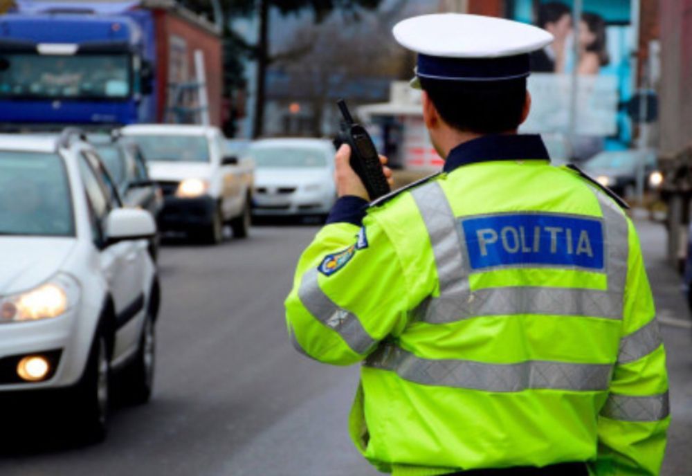 A fost reținut pentru conducerea unui autoturism deși nu avea permis auto