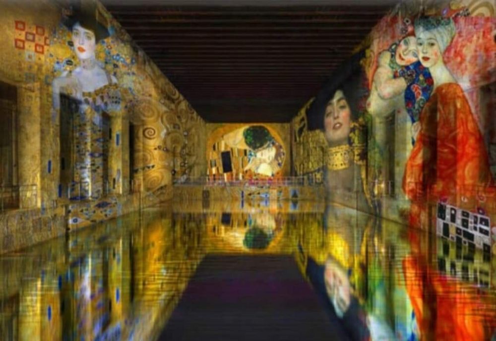 Expoziție digitală și experiențe senzoriale imersive