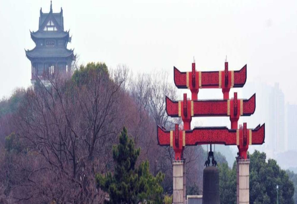 Români vizați de anchete medicale, după ce au fost în Wuhan, China