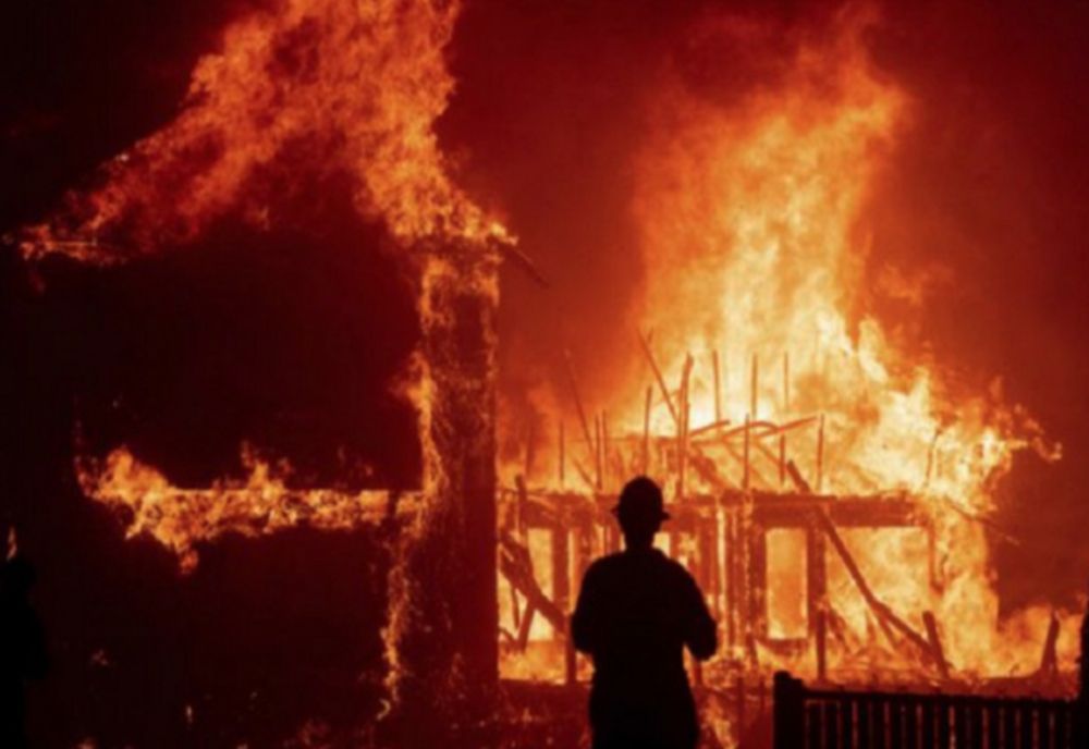 Case în flăcări în Călimănești, Vâlcea