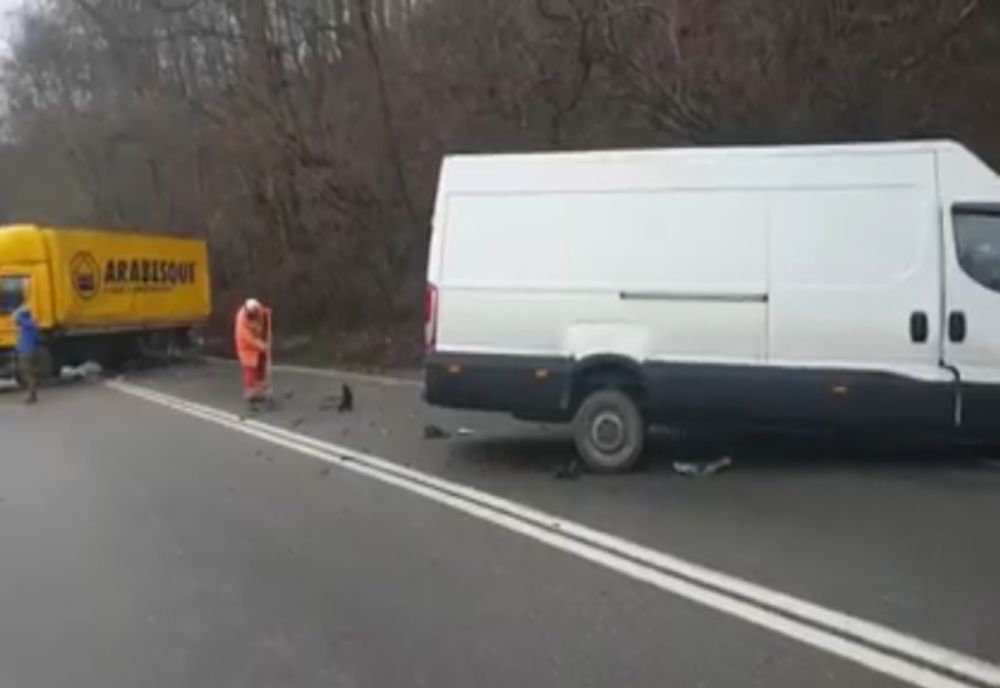 Două incidente rutiere pe Valea Oltului. Circulație îngreunată