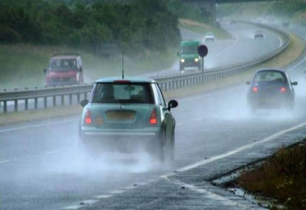 Vânt și ploaie pe autostrăzile A1 și A2