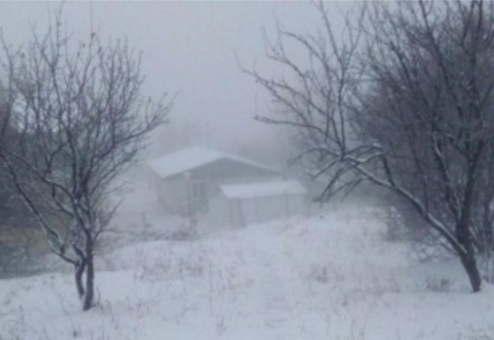 Se circulă în condiții de ninsoare, la această oră, în Vâlcea. Recomandari!