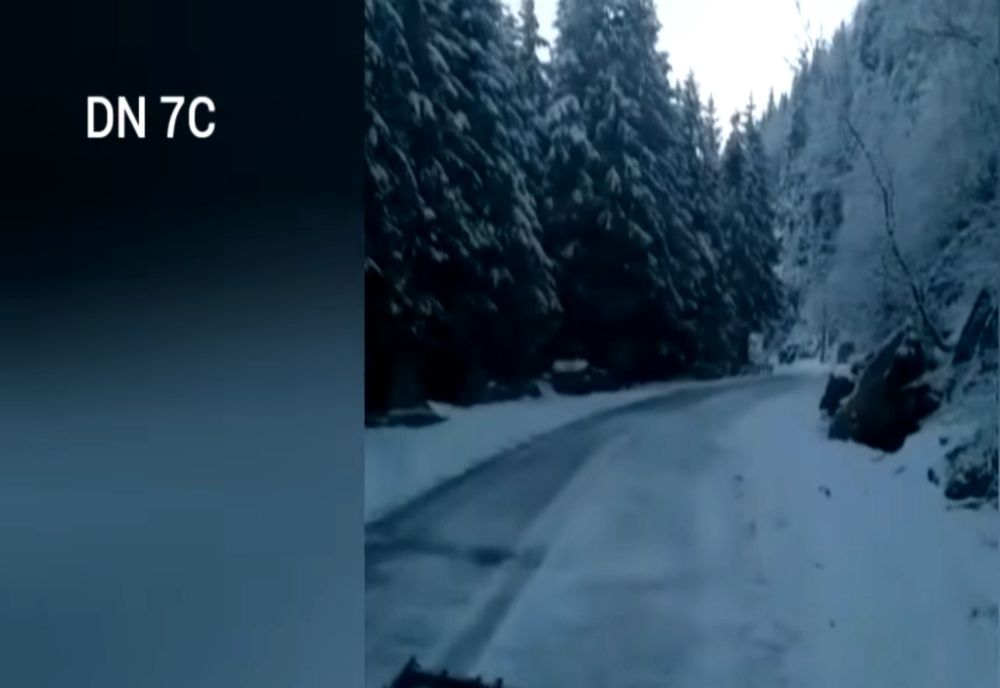 Drumarii au intervenit noaptea trecută cu utilajele de deszăpezire