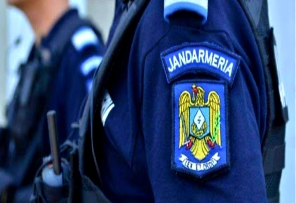 Surprinși de jandarmi în timp ce încercau să fure