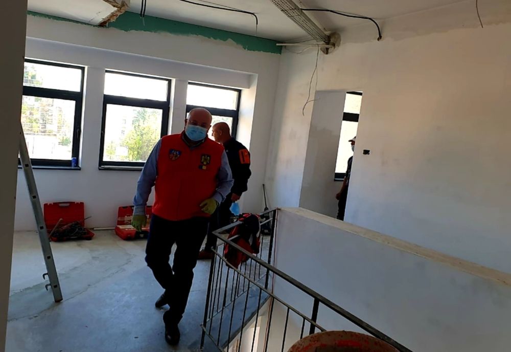 Lucrările de modernizare ale Policlinicii din Râmnicu Vâlcea, aproape de final. Sediul a fost construit în anii 1984