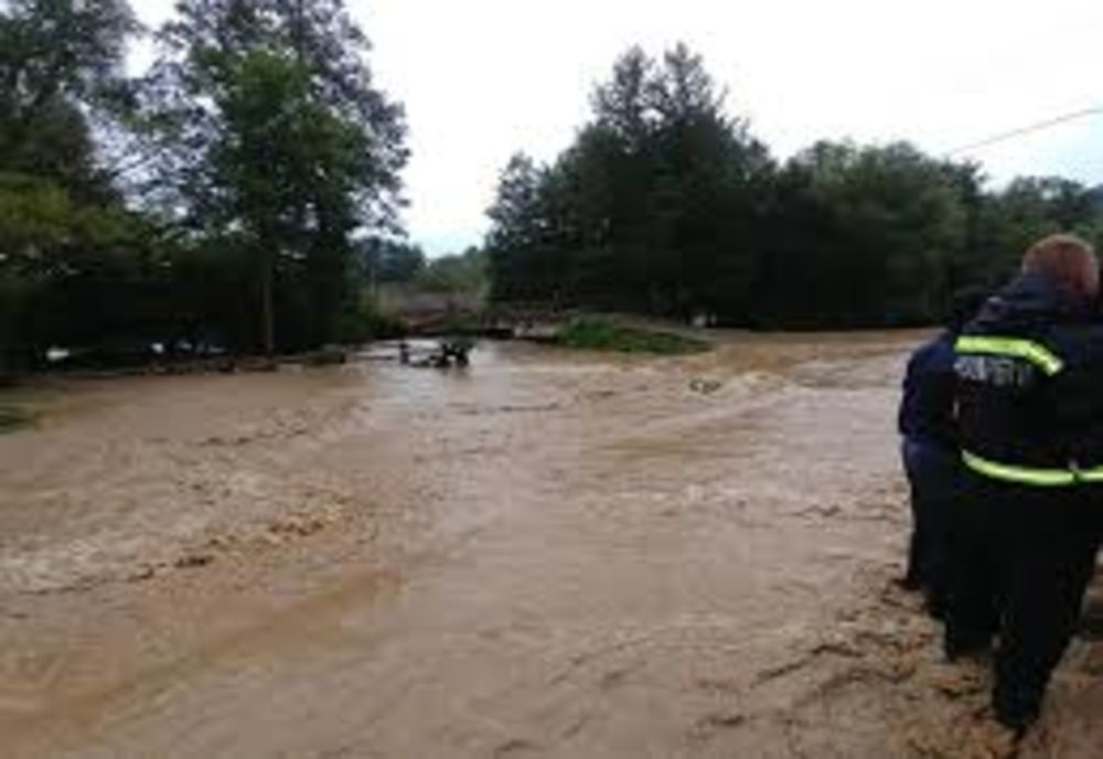 Drumuri blocate în România din cauza vremii nefavorabile