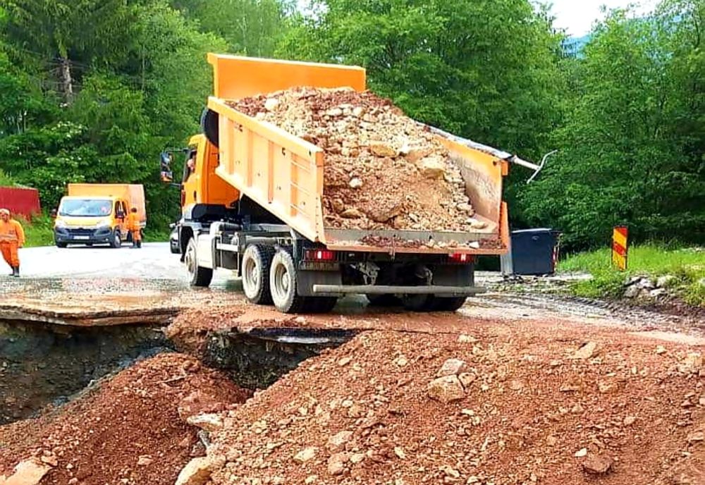 DN 66A, afectat masiv de viitură