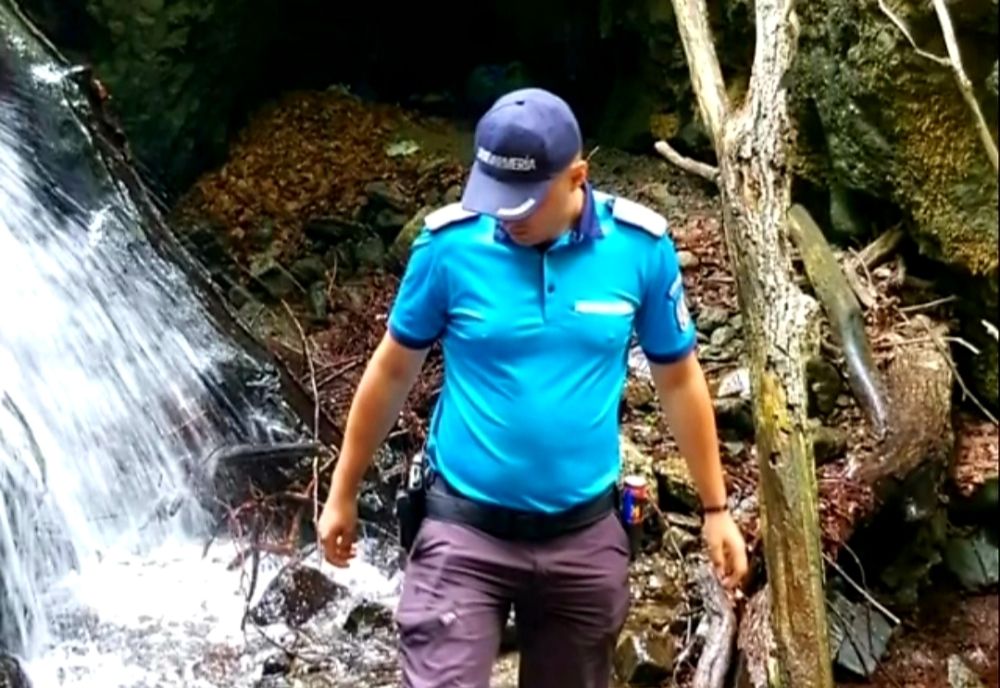 Bărbat descoperit într- o grotă