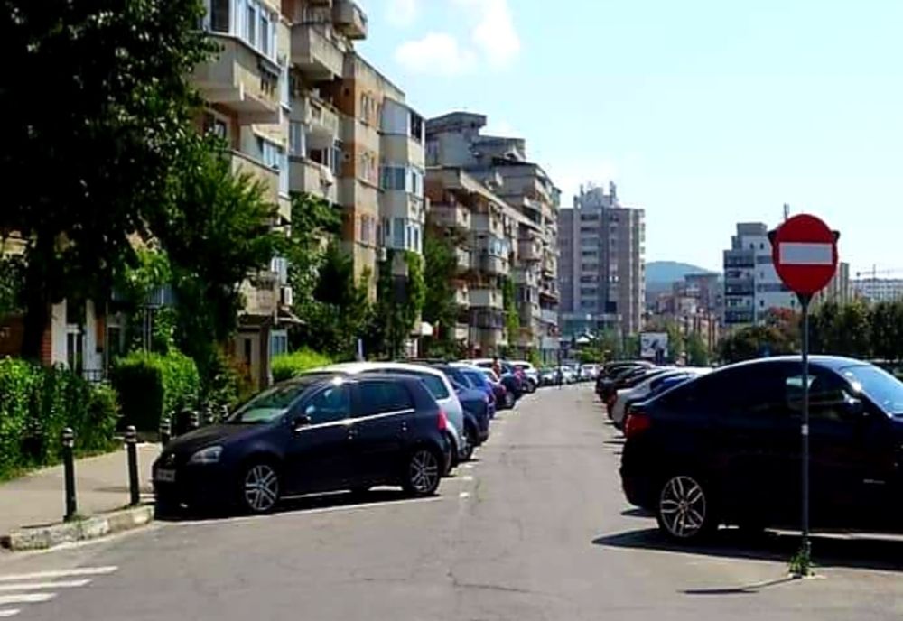 Râmnicu Vâlcea: Proprietarii de autoturisme de pe Splaiul Independenței rugaţi să găsească alte locuri de parcare