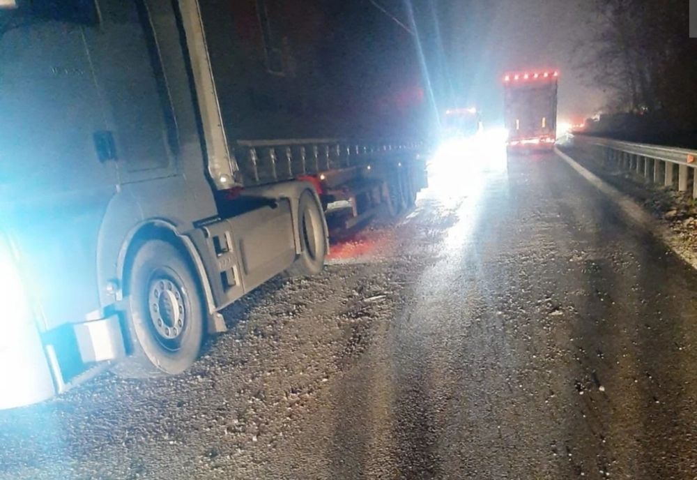 Incident rutier cauzat de pietre căzute pe DN7