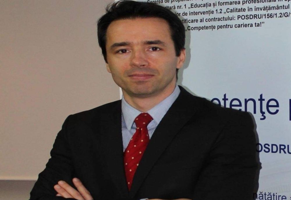 Așa cum stați dvs. în case și nu ieșiți la vot, așa stau și politicienii care, în următorii 4 ani, vor râde de văicărelile dvs. Declarațiile, făcute de prefectul Argeșului