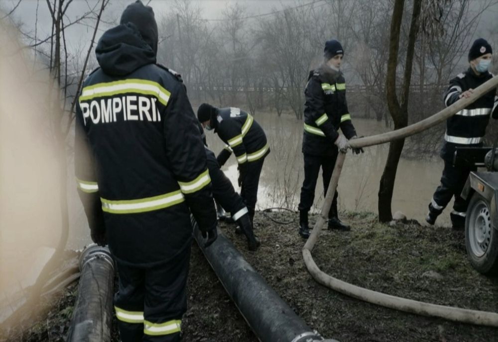 Miercuri dimineață s- au încheiat operațiunile de evacuare a apei din Racovita