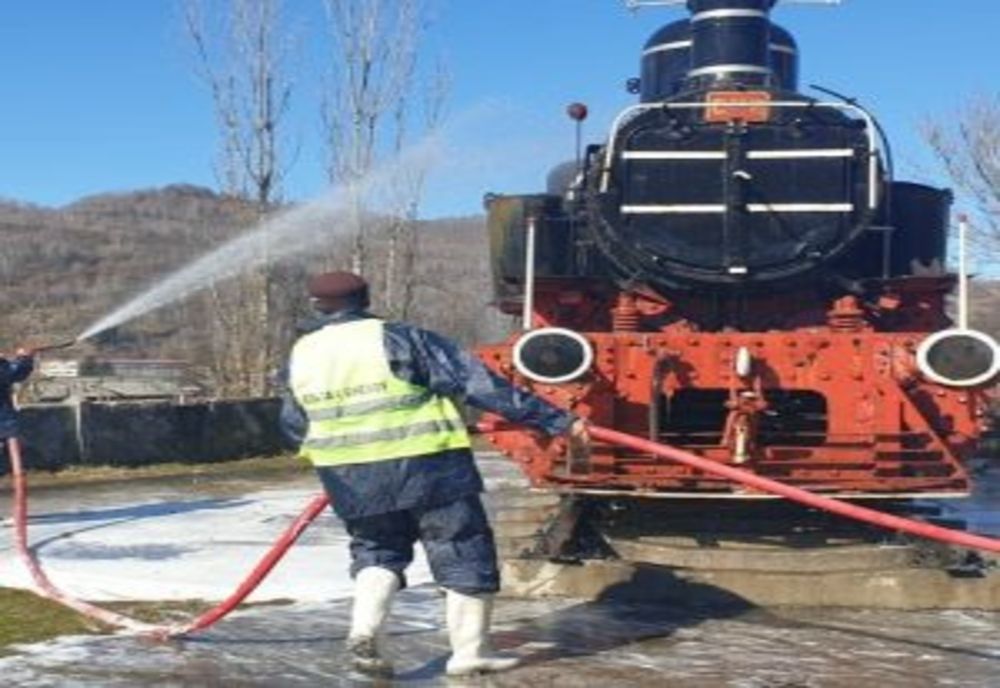 Locomotiva cu abur de la intrarea în Petroșani, recondiționată