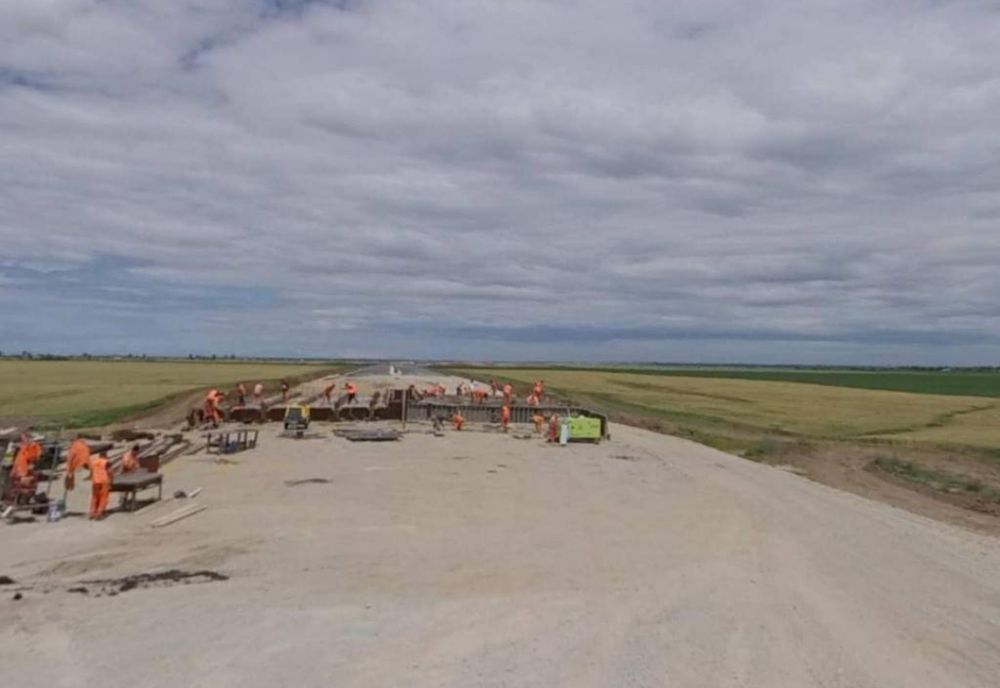 Lucrările continuă pe șantierul drumului expres Craiova- Pitești, în paralel cu acțiunile de protejare a vestigiilor descoperite recent