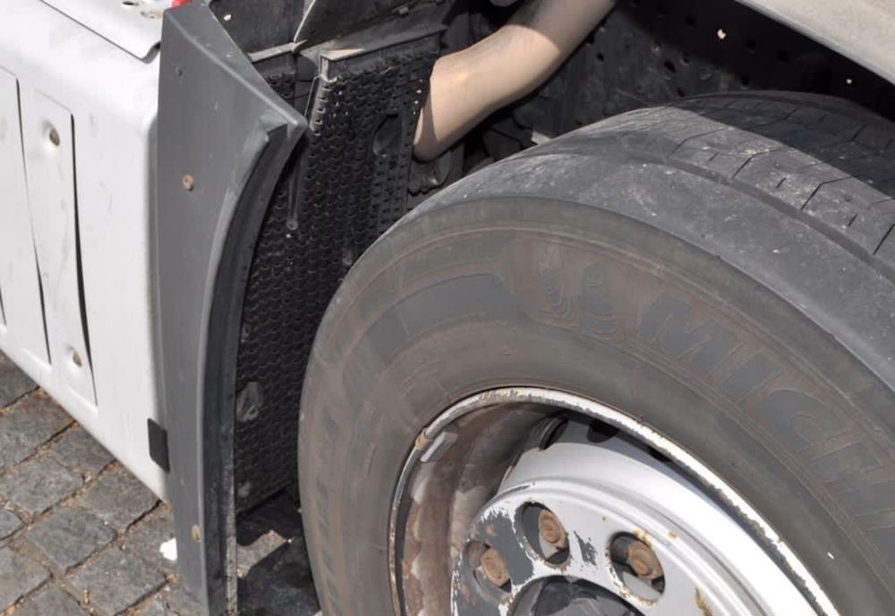 Un TIR blochează circulația pe DN7 Râmnicu Vâlcea - Sibiu