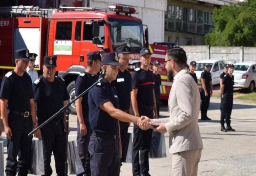 Prefectul județului Vâlcea i- a întâmpinat pe pompierii care au participat la stigerea incendiilor în Grecia