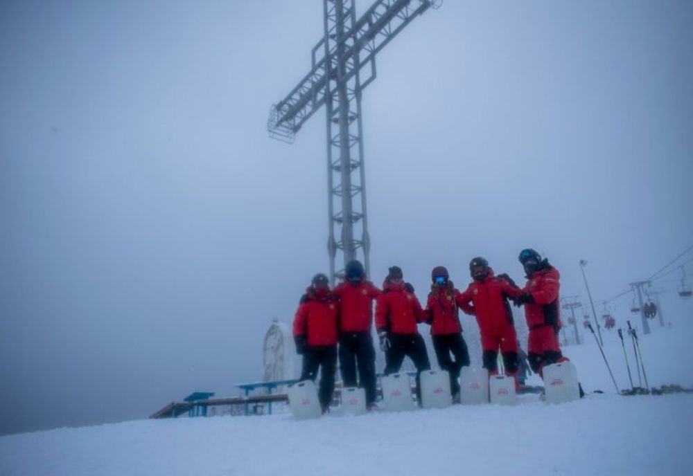 Misiune cu final fericit pentru turistul căutat noaptea trecută în munți