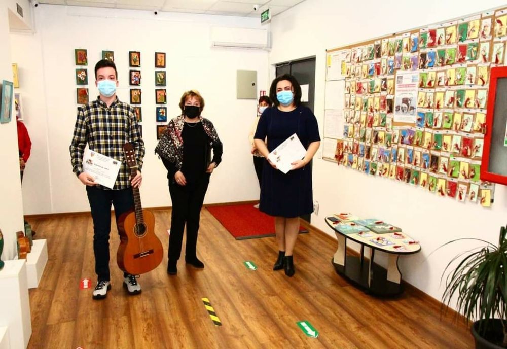 Andra Bică: Atelierul din Horezu expune la Școala de Artă