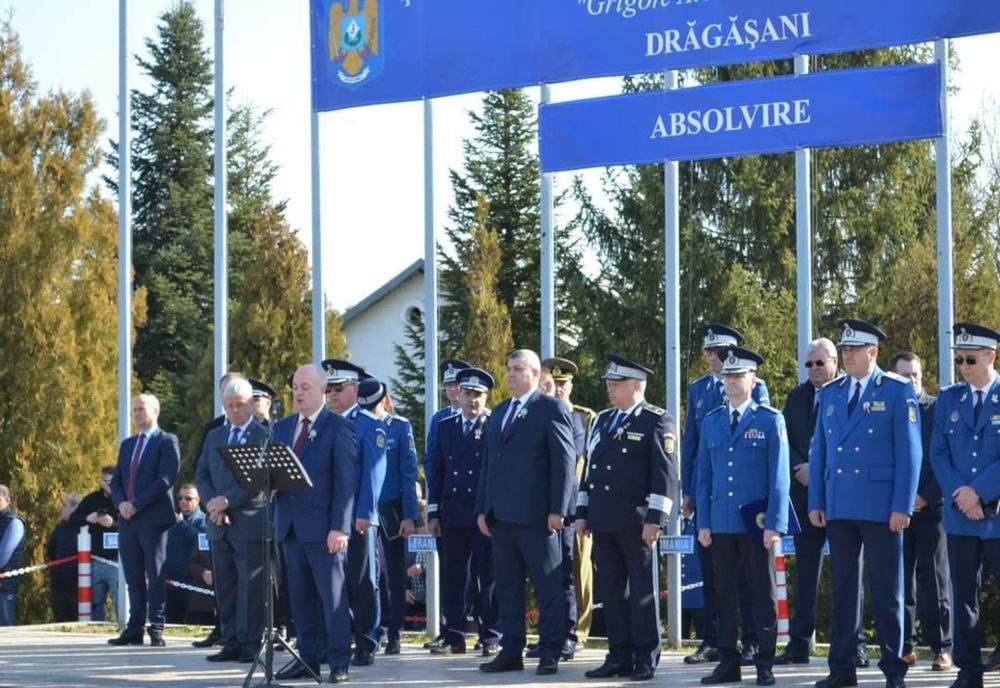 Ceremonie de absolvire în prezența secretarului de stat Adrian Voican, la Drăgășani