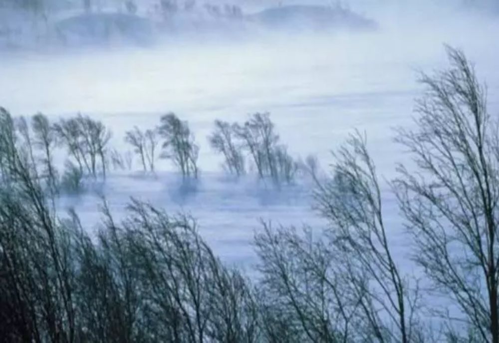 Turişti evacuaţi din staţiunea montană Vârful lui Roman din Horezu