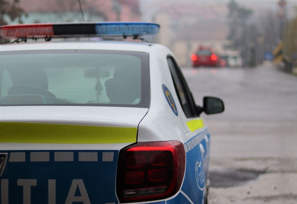 Un bărbat și- a lovit tatăl și fratele cu mașina, intentionat