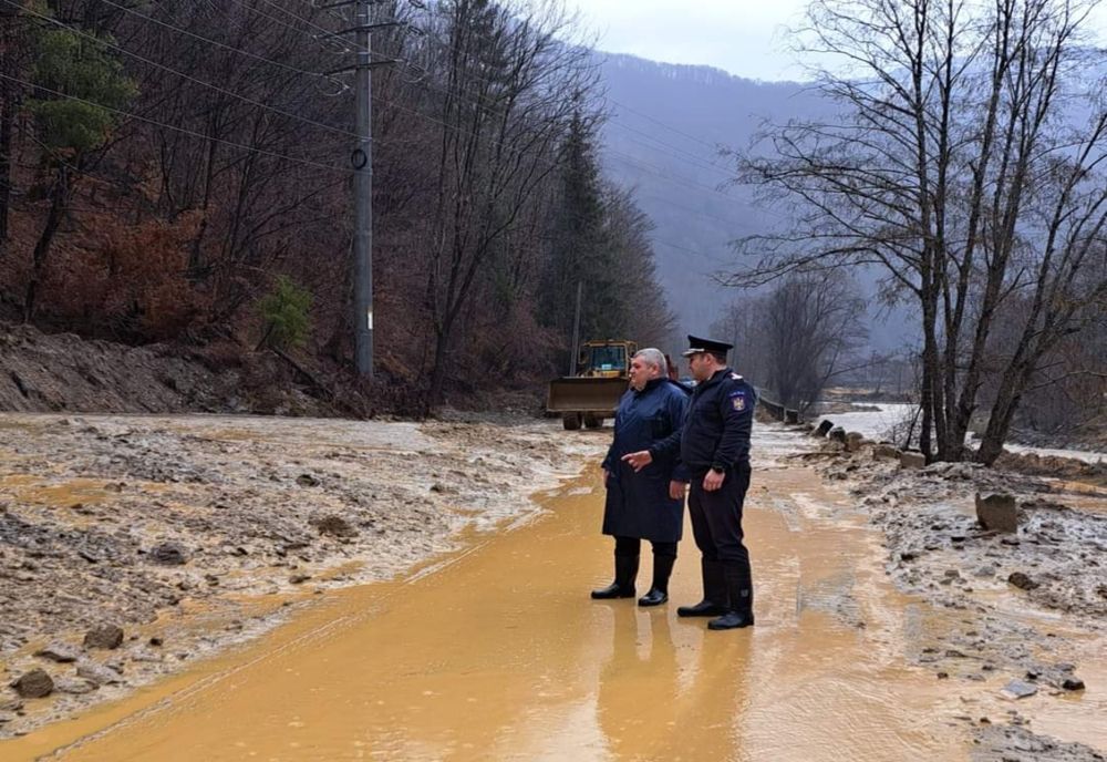 Drumul care permite accesul către Hidrocentrala Lotru-Ciunget, afectat de ploi