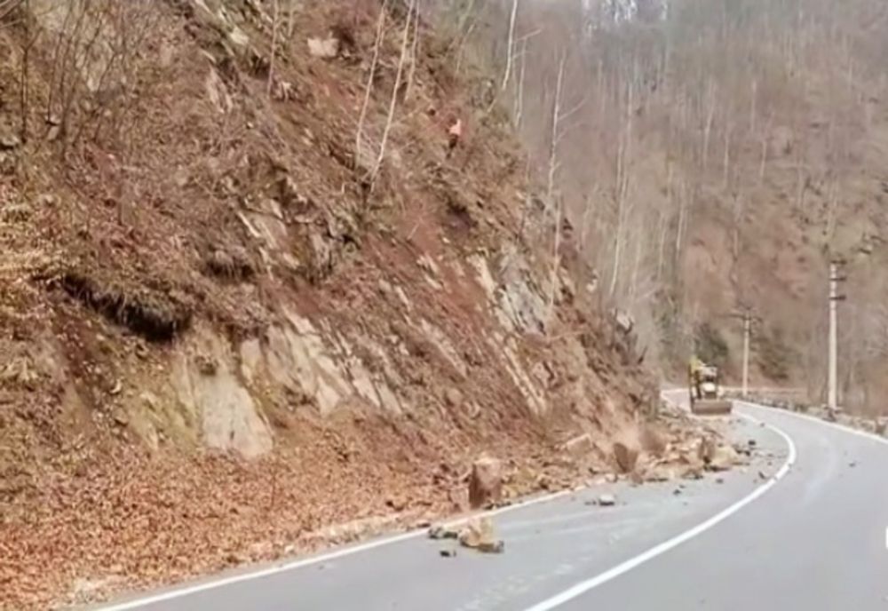 Lucrări de rănguire versanți între localitățile Mălaia și Voineasa