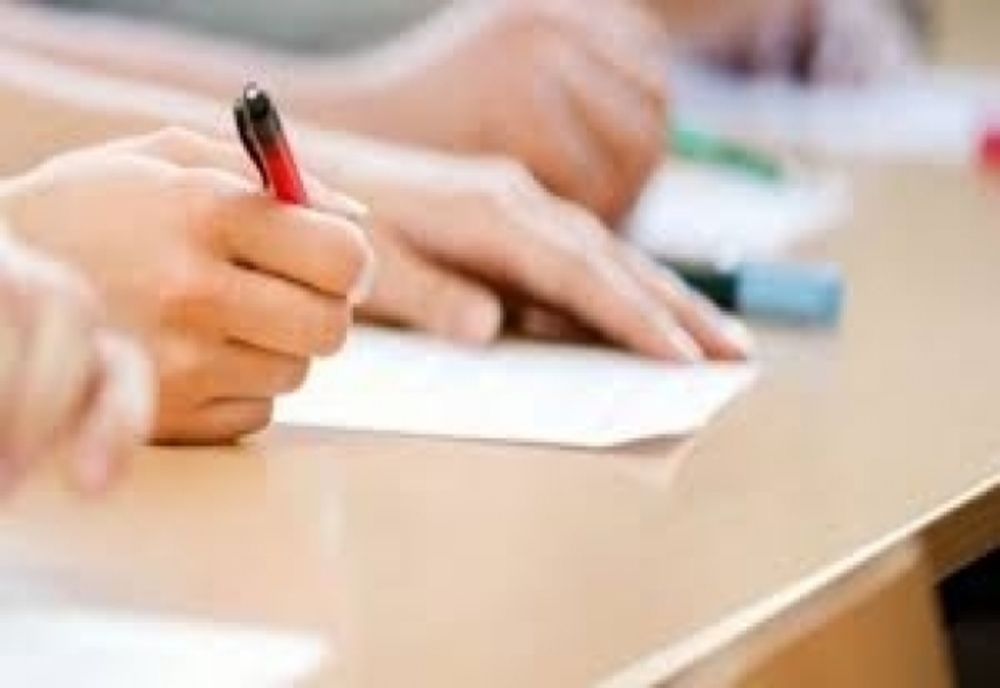 A început Evaluarea Națională: proba la Limba și literatura Română, susținută de absolvenții claselor a VIII-a