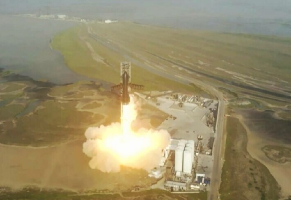Naveta Starship a companiei SpaceX, fără echipaj, a explodat în aer după decolare