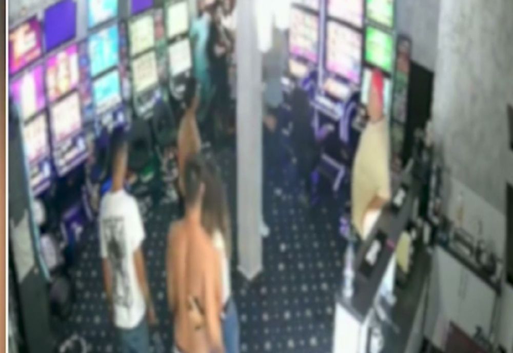 Bătaie generalizată într-o sală de jocuri din Vâlcea