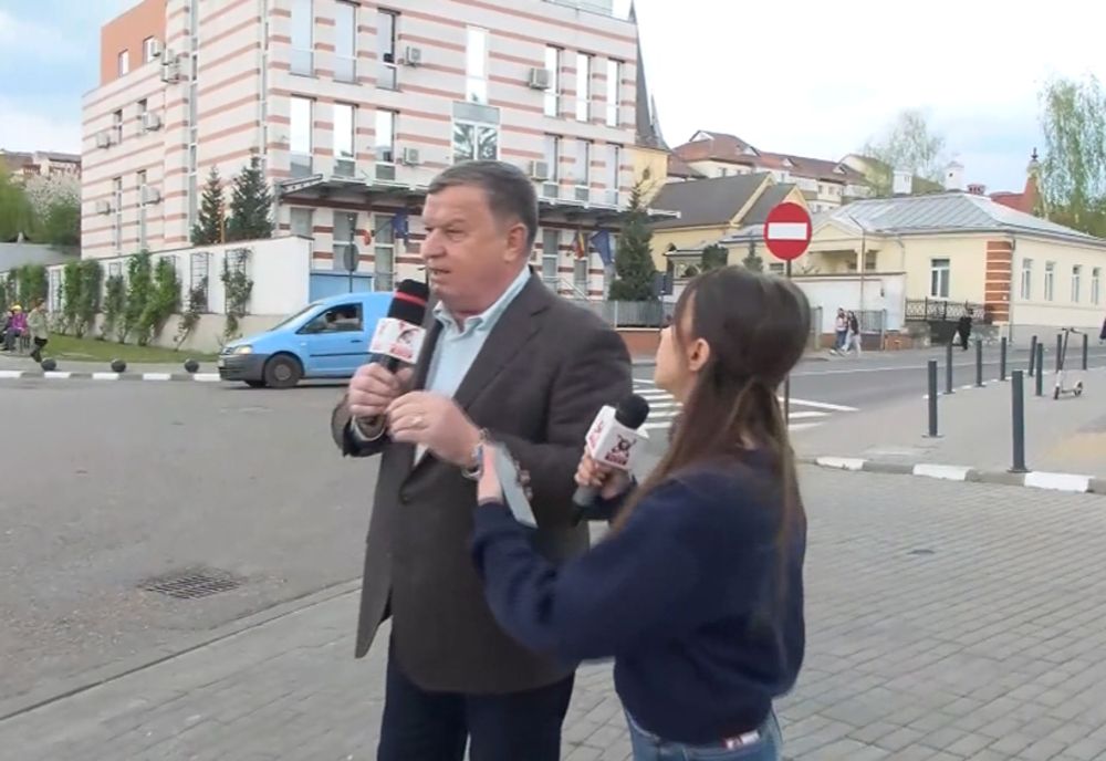 Spectacol penibil oferit de primarul penal Mircia Gutău