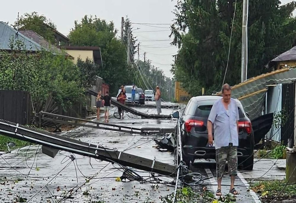 COD ROȘU DE VIJELII ÎN 10 JUDEȚE: RAFALE DE 120 KM/H ȘI GRINDINĂ DE PÂNĂ LA 6 CENTIMETRI ÎN TIMIȘ
