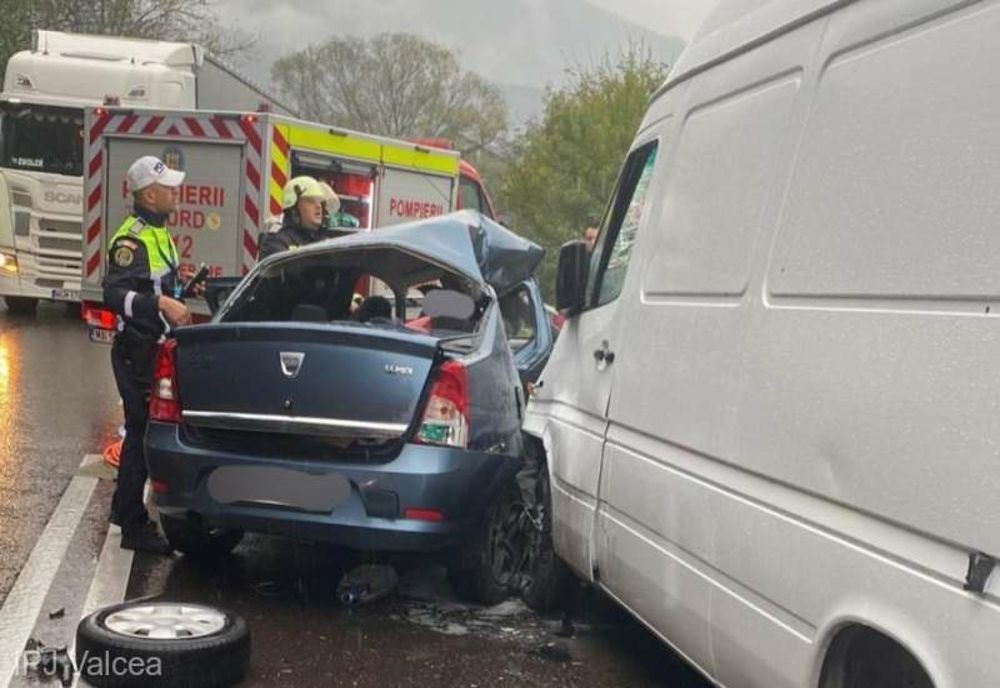 O PERSOANĂ DECEDATĂ ŞI ALTE CINCI RĂNITE ÎN URMA COLIZIUNII UNUI AUTOTURISM CU O AUTOUTILITARĂ